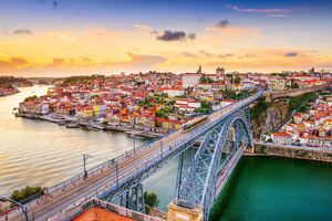 Lissabon: Privat transfer till Porto med Aveiro & Fatima Tour