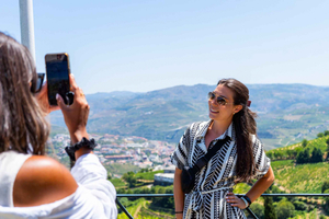 Porto: Douro Valleyn kierros lounaalla, laivaristeilyllä ja maistiaisilla.