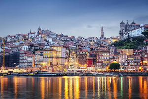 Från Porto: Privat transfer till Lissabon med upp till 4 stopp i staden