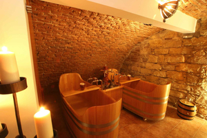 Caroline Bernard Beer Spa Praag met Bier & Massage Optie