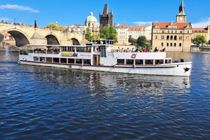 Praga: rejs z piwem i wizyta w pubie U Kata