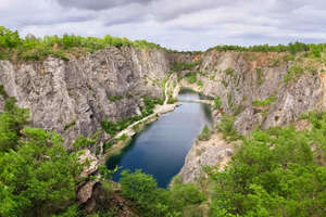 Czech Grand Canyon: Walking Tour with Private Luxury Minivan