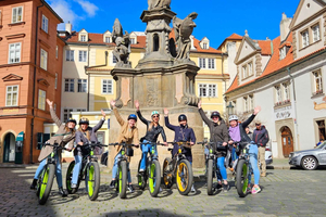 Praag: Elektrische scooter & Cruiser Fat eBike Verhuur