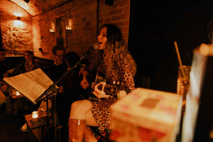 Freitagabend: Livemusik mit Cocktails in der Kontakt Bar
