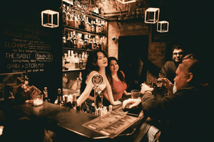 Praga: Capodanno al Kontakt Bar con drink e musica dal vivo