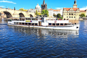 Prague: 2-Hour Historic Boat Cruise with Delicious Lunch