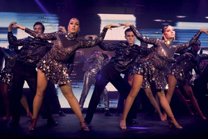 Prague:Breathtaking Cabaret Show with 4-Course Dinner Option