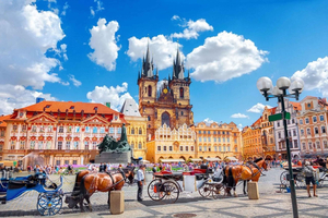 Prague: Castle and Jewish Quarter Tour