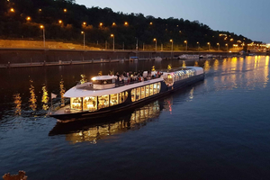 Prague: City Tour and Dinner Cruise with Hotel Pickup