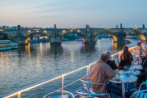 Prague: Dinner Cruise with Hotel Pickup and Drop-off