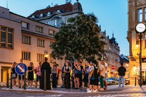 Praga: Tour guidato a piedi di notte con fantasmi e leggende