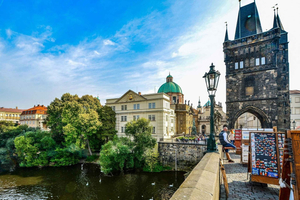 Prague: Iconic cafés early bird morning food tour.