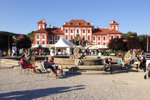 Praga: Tour in bicicletta del fiume e del parco fino al castello di Troja