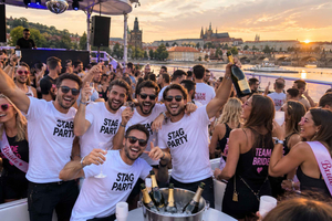 Praag: Vrijgezellenfeestpakket met bootfeest en clubs