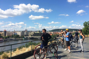 Stunning Viewpoints, Castle, City & Park Bike Tour