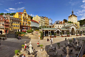 Prague : excursion d'une journée à Karlovy Vary avec tour de guet et funiculaire