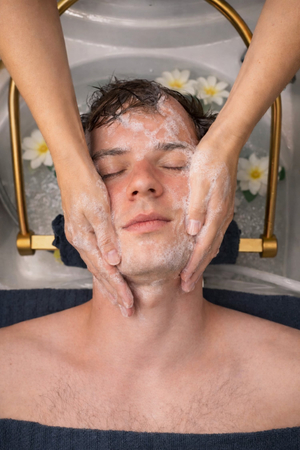 Head Spa | Massage | Školení Praha Mercuris