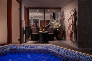 Spa Kings Court, Prague