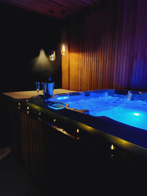 SPA WE - privátní wellness Praha /vířivka, finská sauna, relax/