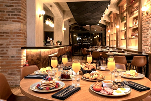 W Breakfast & Coffee