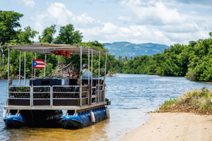 La Paseadora in the Espíritu Santo River/Beach Party Boat