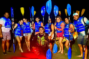 Vieques: recorrido nocturno en kayak transparente por la bahía bioluminiscente