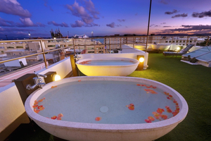 CasaBlanca Hotel