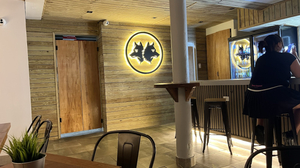 Dos Lobos Empanada Bar Condado