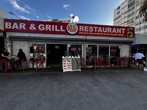 La Dulce Vida bar And grill