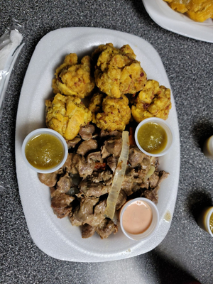 Los Tres Robles Bar & Grill