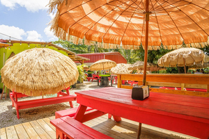 Platanutre Bar & Grill