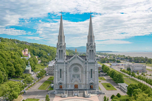 Private Day Trip from Montreal to St Anne Basilica by Car