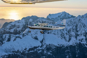 Fra Queenstown: Milford Sound-flytur og naturcruise