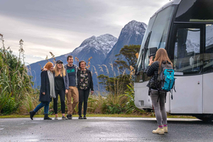 Queenstown: Milford Sound Coach & Cruise Heldagstur