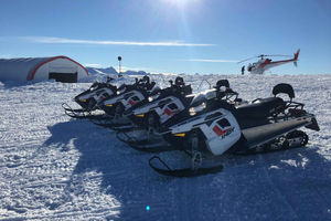 Queenstown: Esperienza in motoslitta con volo in elicottero