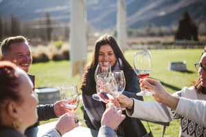 Queenstown: Wein- und Craft-Bier-Tour bei Dämmerung