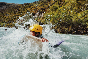 Queenstown: Kawarau-joen varrella surffaava White Water Surfing