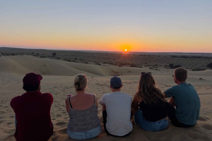 Safari dans le désert avec nuitée, aventure et feu de camp