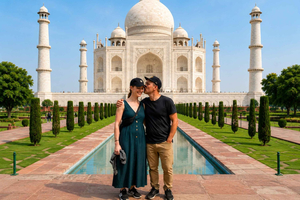 Agra: Sunrise Taj Mahal Tour with Skip-The-Line Entry Ticket