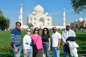 Agra: tour al Taj Mahal al amanecer o al atardecer con tickets de entrada exprés