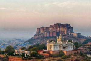 Passeio turístico de dia inteiro em Jodhpur com tudo incluído e bilhete