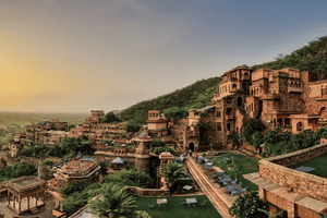 Delhi: XV-wieczny fort Neemrana – samochód, przewodnik, lunch