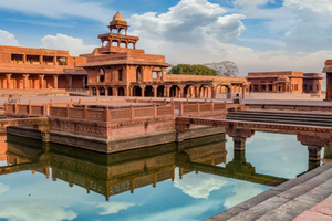 Agrasta: Mahal, Fatehpur Sikri & lintusafari Tour