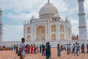 Depuis Delhi : visite privée du Taj Mahal et d'Agra en SUV