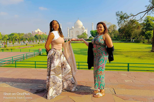 From Delhi: Taj Mahal & Agra Private Day Trip with Transfers