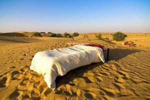 Depuis Jaisalmer : voyage en groupe sous les étoiles avec safari à dos de chameau