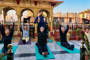 Jaipur: sesión de yoga al amanecer con recogida y regreso