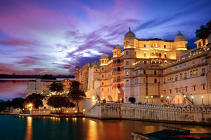 Udaipur: tour di 1 giorno al palazzo con giro in barca e tour al tramonto