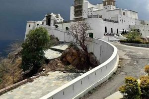 Udaipur : visite du Monsoon Palace au coucher du soleil avec prise en charge à l'hôtel