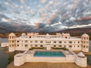 jüSTa Lake Nahargarh Palace, Chittorgarh